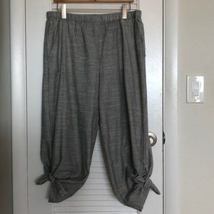 Stripe the bottom Capri